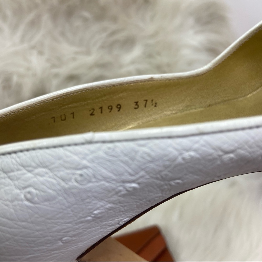 Gucci White Pointed Toe Leather Pumps with Gold Heel Accent - Picture 11 of 12